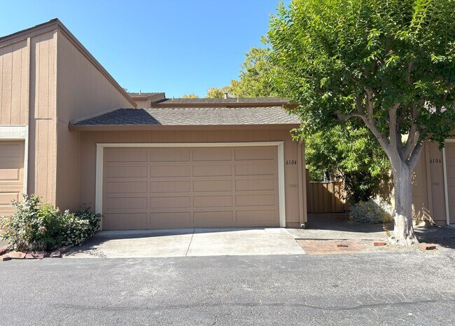 Beautifully Updated 3-Bedroom Townhome in ... - Beautifully Updated 3-Bedroom Townhome in ...