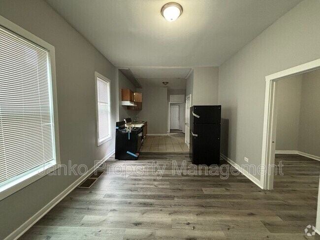 Building Photo - 726 E 93rd St Unit 1 Rental