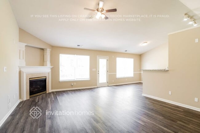 Photo - 15232 De Havilland Dr