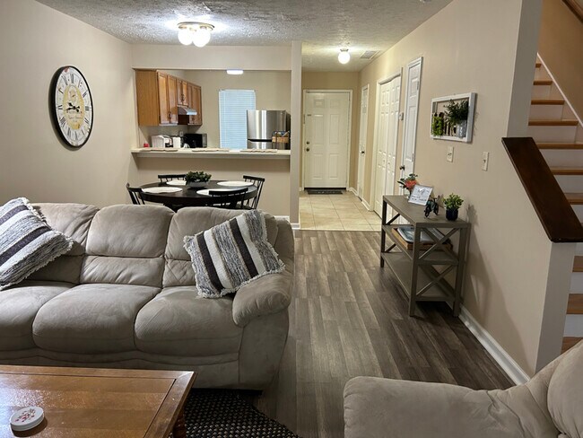 Photo - 1591 Springleaf Point SE