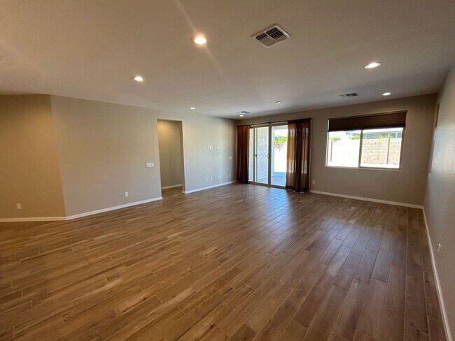 Photo - 18570 W Swayback Pass