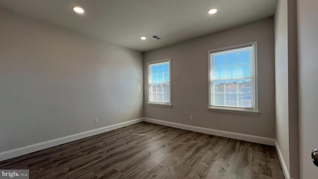 Building Photo - 2001 Middleton St