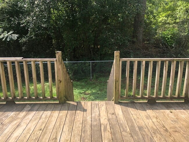 Photo - 503 St Joseph Dr NW