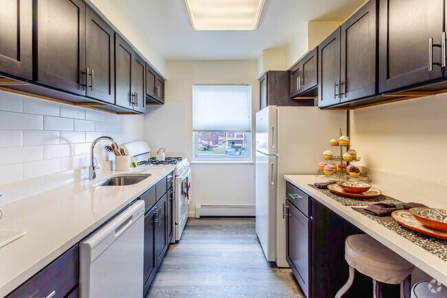 1BR, 1BA - 800SF - Kitchen