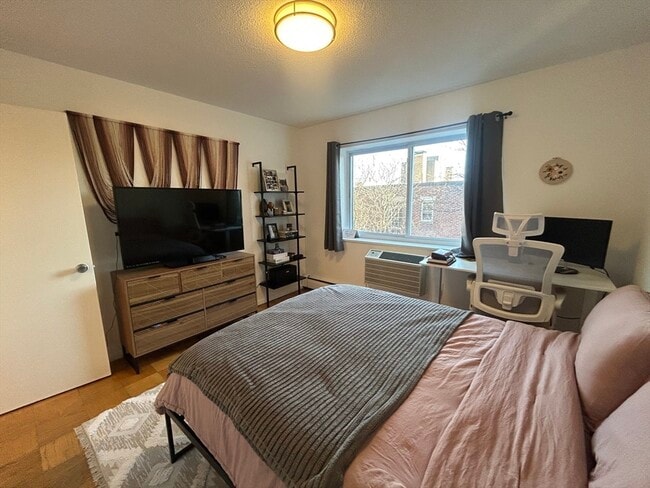 Photo - 287 Harvard St Unidad 57