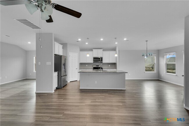 Photo - 1303 Prospector Trl