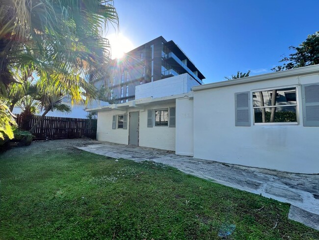 Building Photo - 3149 Center St