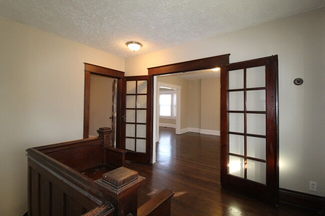 Photo - Spacious 2 Bedroom Duplex by KU MED