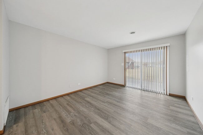 Photo - Burbank Manor Apartments