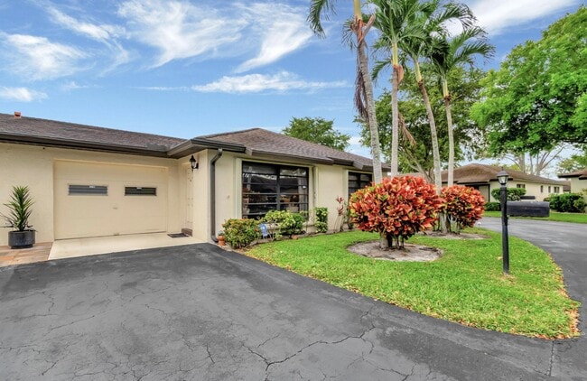 Building Photo - 4660 Greentree Pl Unit 105b