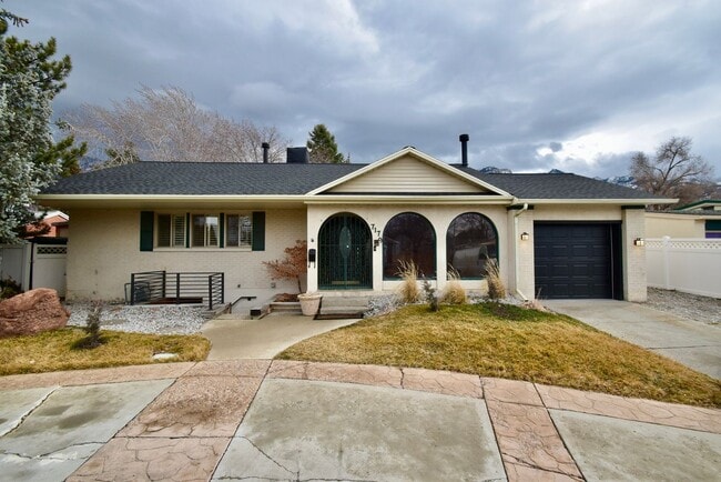 Building Photo - Great Three Bedroom Home in Cottonwood Heights!!!