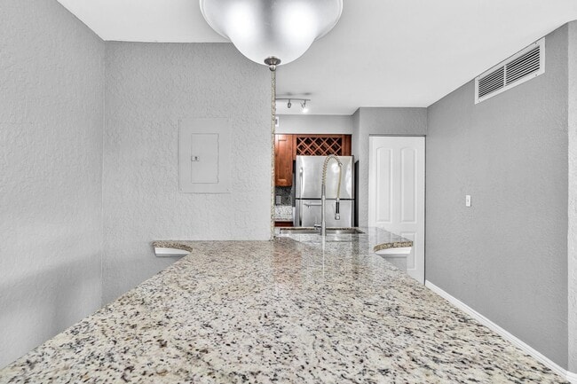 Photo - 2851 N Oakland Forest Dr Unidad 111