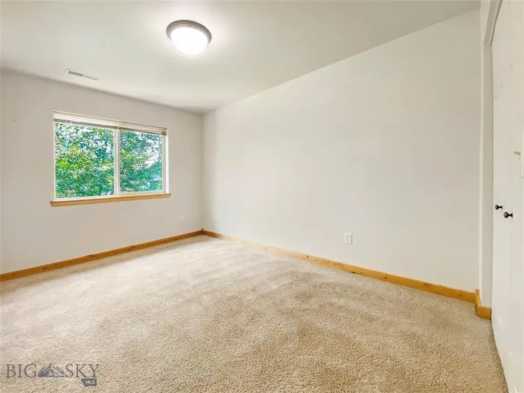 Photo - 957 Forestglen Dr