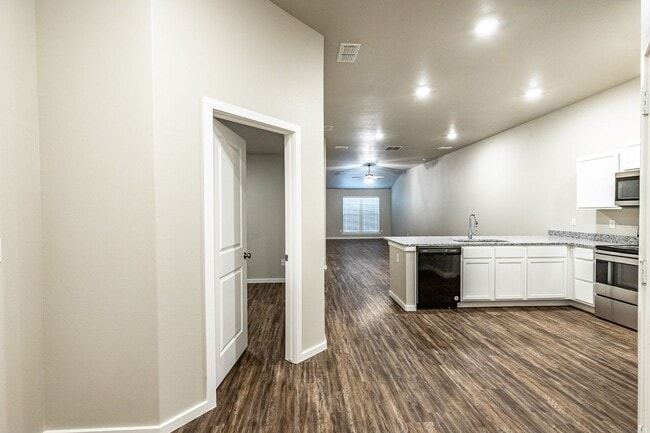 Photo - Beautiful 3 bed 2 bath! Unit A