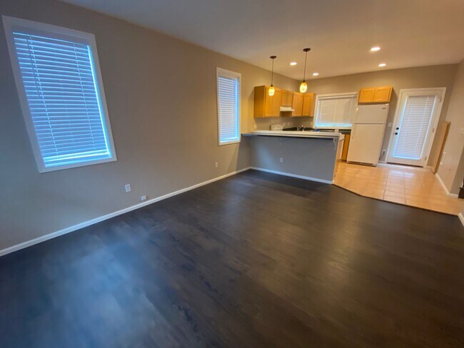 Building Photo - 2 bed 2 bath South Eugene Townhome Unit 3934 Monroe st