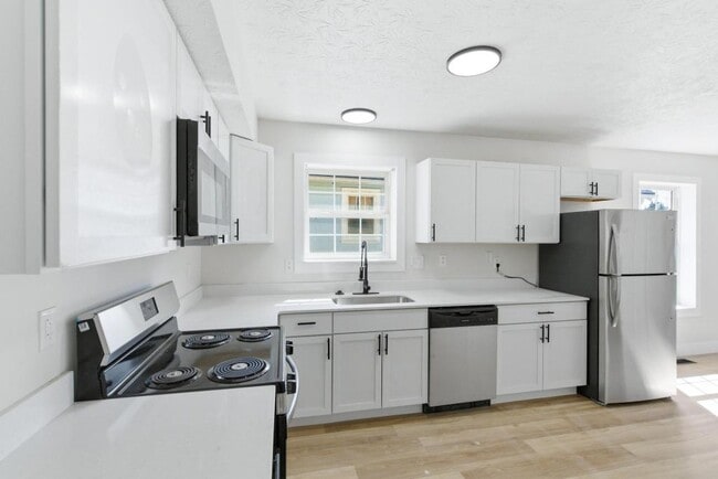 Photo - 144 N Quentin Ave