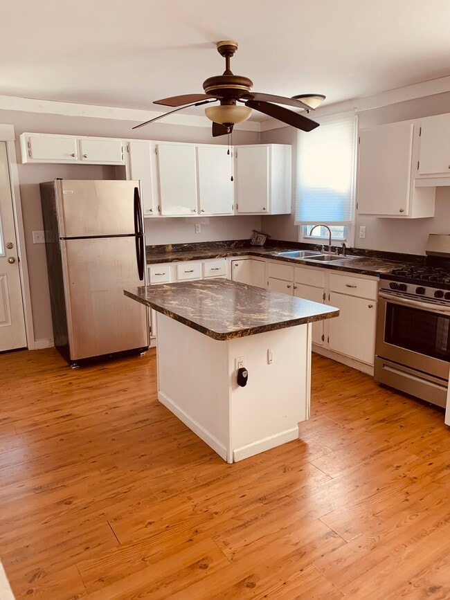 Building Photo - 48 Elm St Unit 2