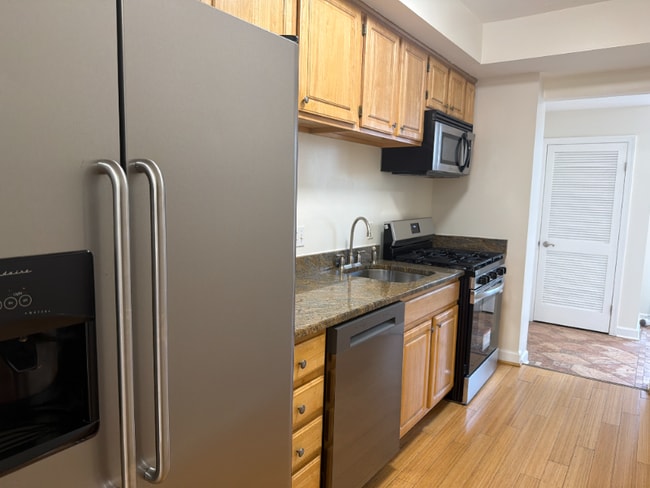 Photo - 937 Randolph St NW