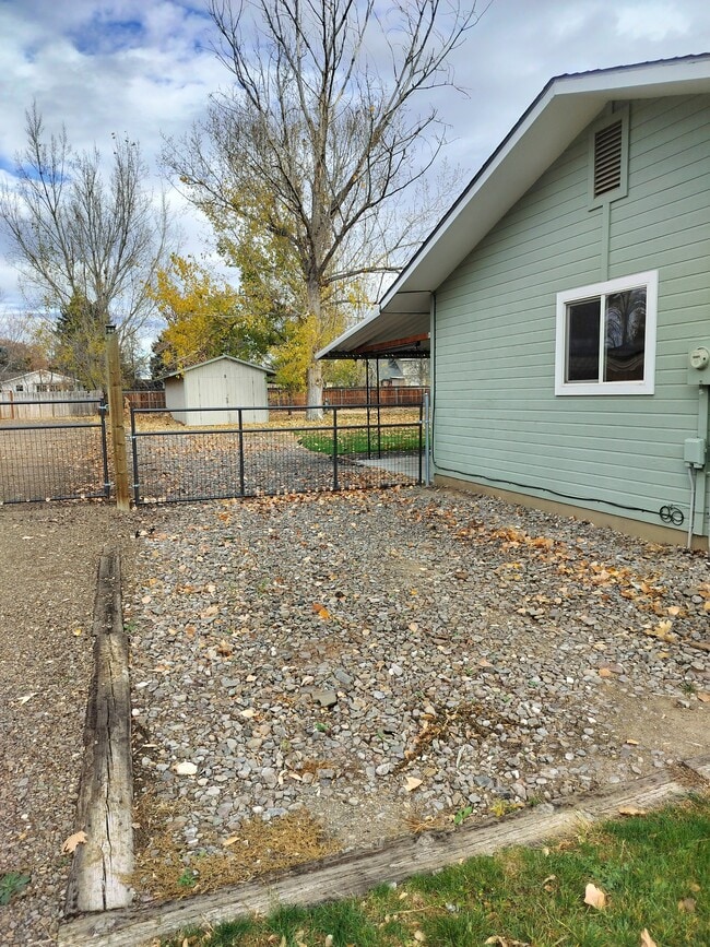 Photo - 130 NW Carrie Cir