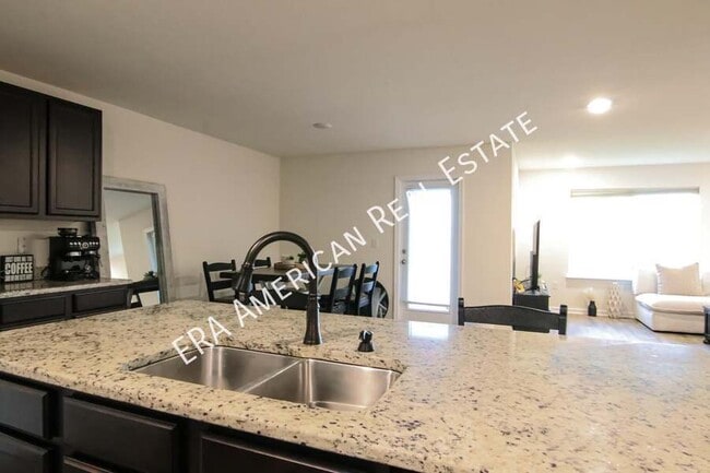 Photo - 808 Moorhan Way-