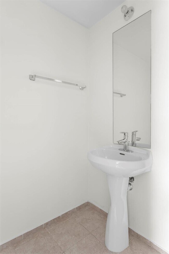 Photo - 60 SW 13th St Unidad 3213