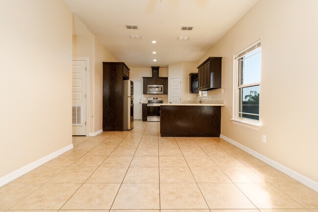 Photo - 2710 E Garfield Ave Unidad 1