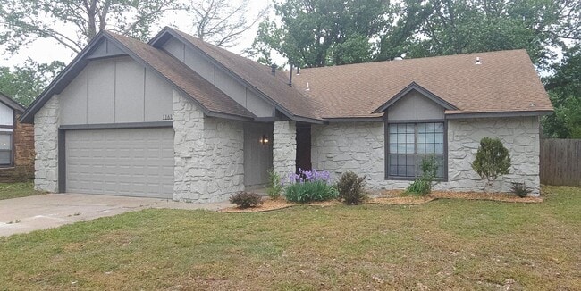 Building Photo - Remodeled 3 Bedroom in Bixby! Self-Showings Available!