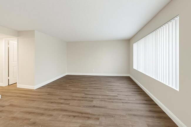 Photo - 537 S Sequoia Dr Unit 113