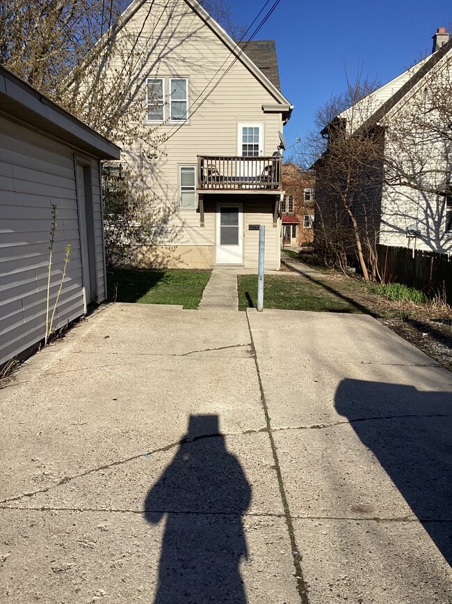 Photo - 2943 N Newhall St Unidad Lower