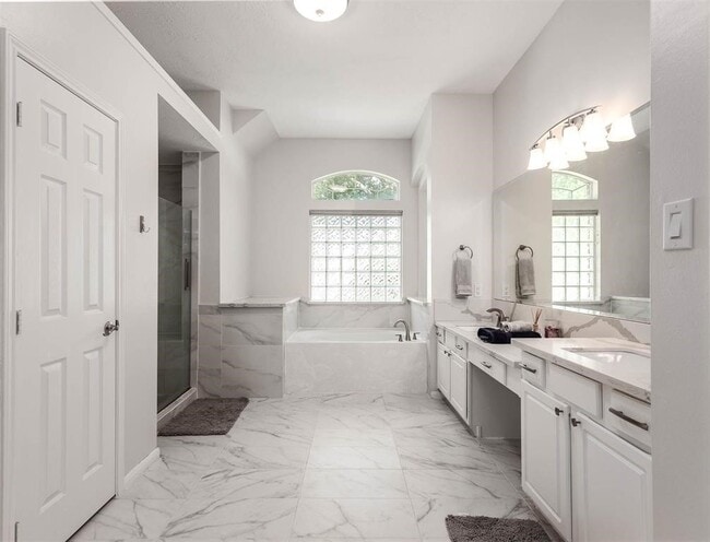 Photo - 3403 E Cedar Hollow Dr