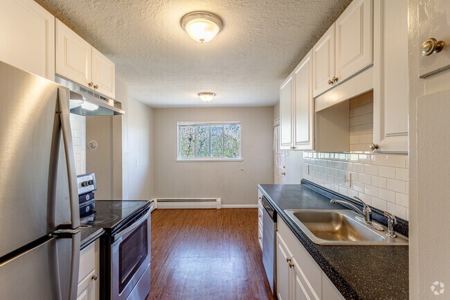 2BR, 1BA - 750 SF
