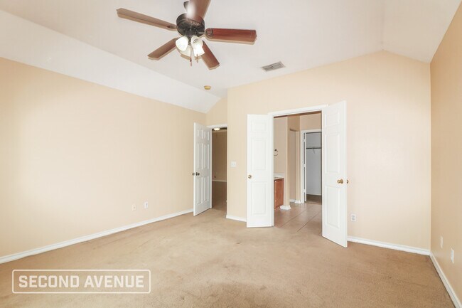 Photo - 5945 Sutherland Dr