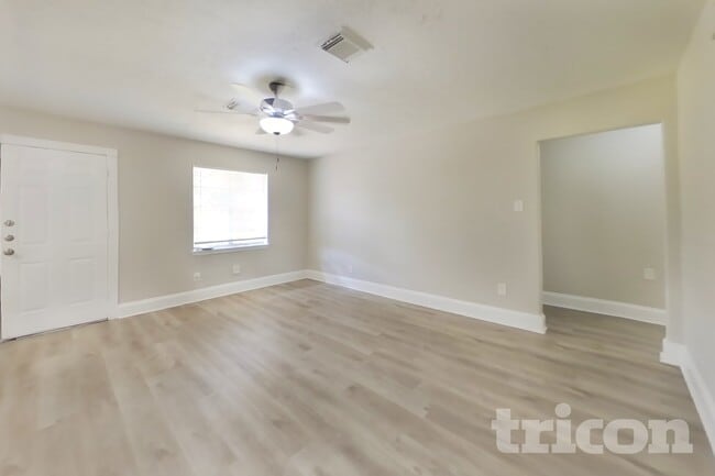 4427 Oakside Dr