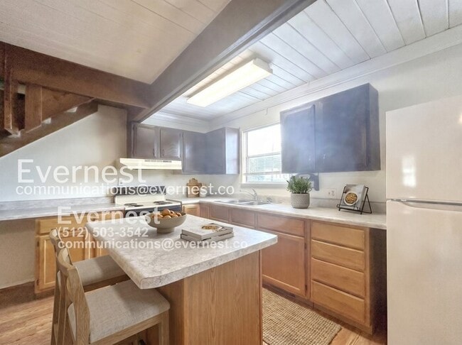 Photo - 801 W Navarro St