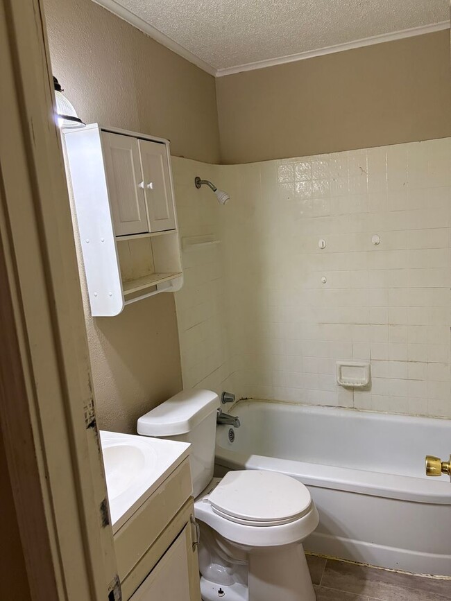 Photo - 1920 Windsor Ave