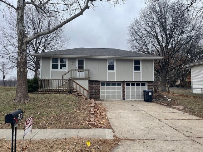 Building Photo - 501 SE Claremont St