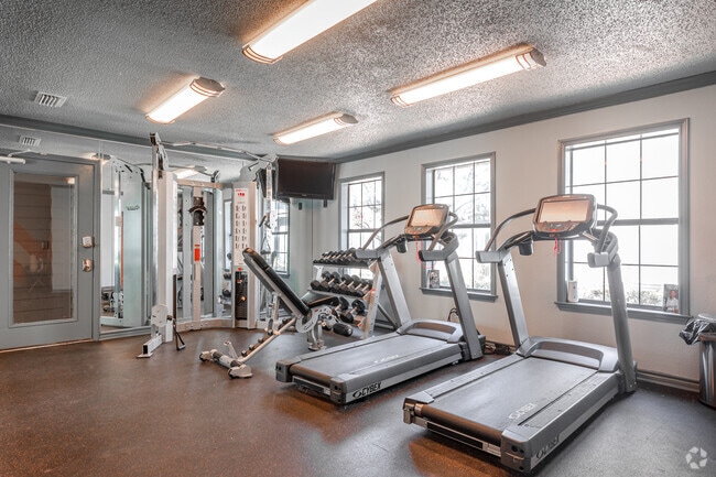 Gimnasio - Fieldcrest Apartments