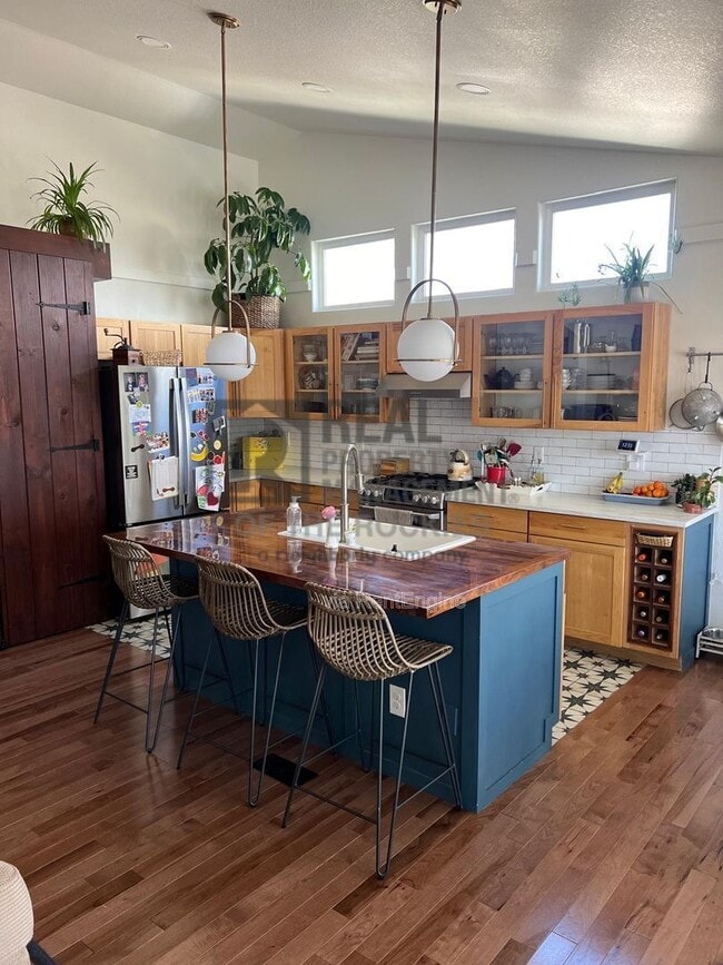 Photo - 2262 Muir Ln