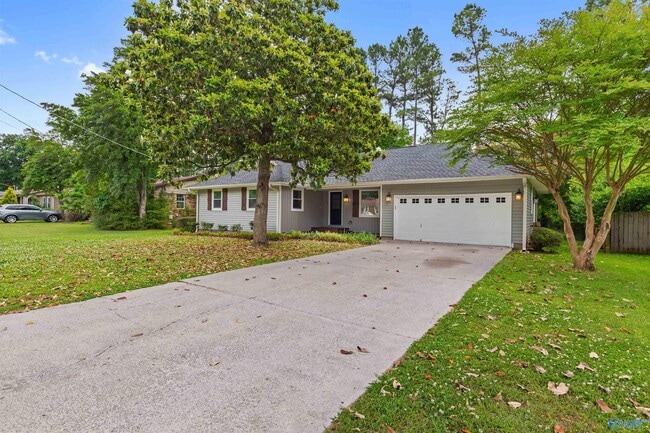 Photo - 2211 Cecille Dr SW
