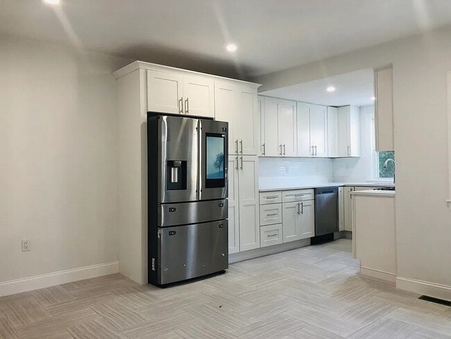 Building Photo - 31 Middle St Unit A Rental