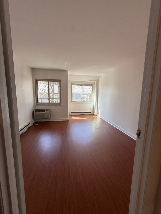 Photo - 104 North St