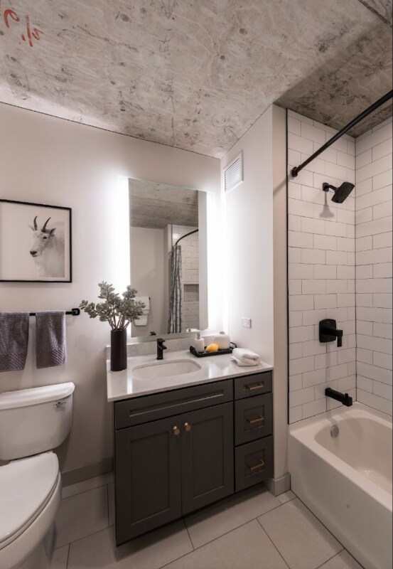 Photo - 160 W Huron St