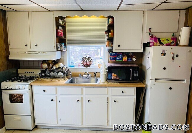 Building Photo - 122 Buttonwood St Rental