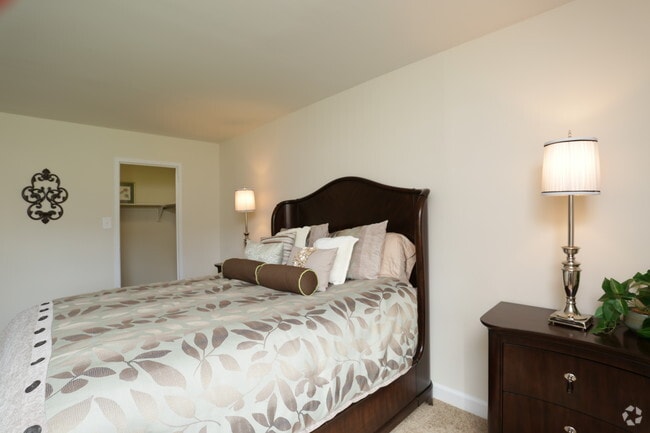 Oakton Park Apartments