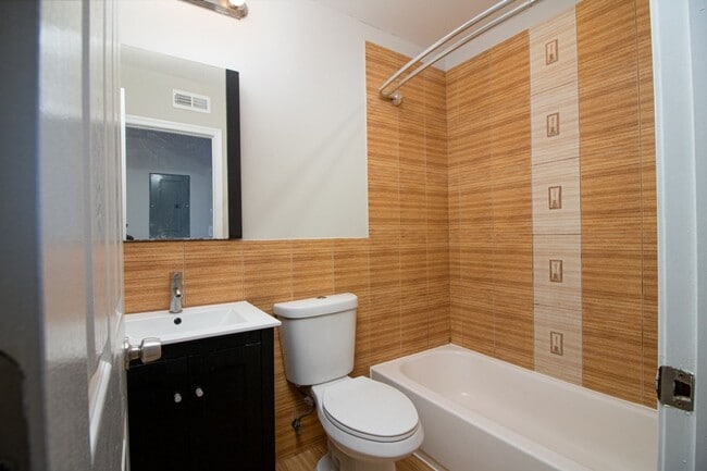 Photo - 5043 Walnut St Unit 2F