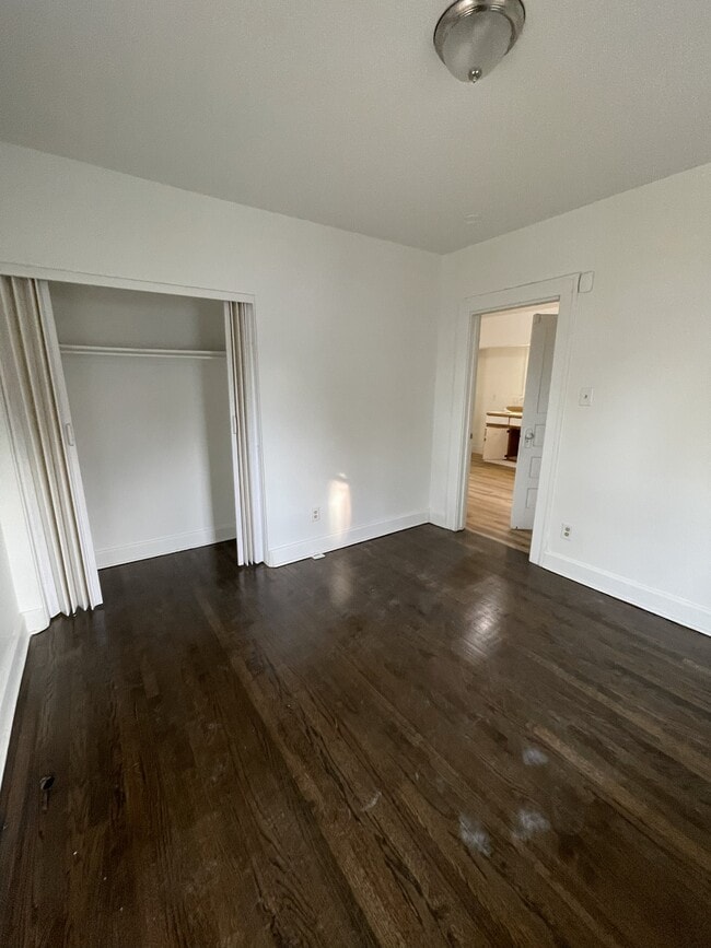 Photo - 4620 Johnson St