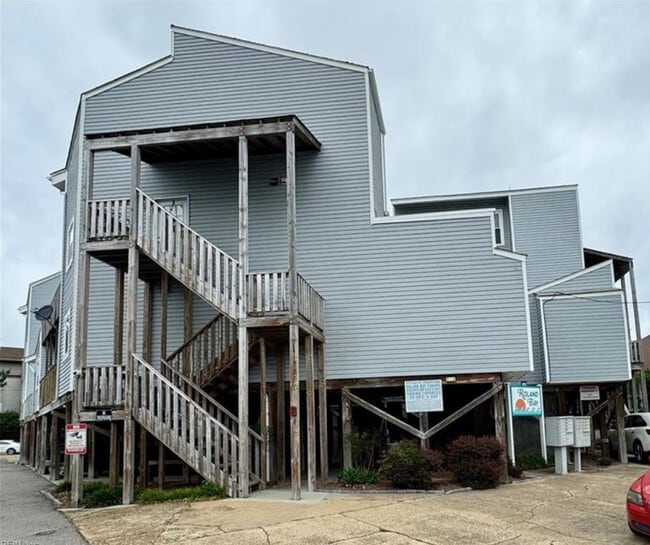 Building Photo - 1326 W Ocean View Ave Unit A Rental