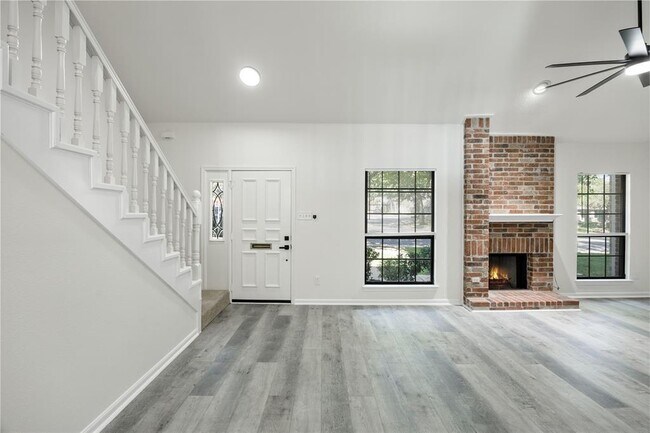 Photo - 7131 Chimney Corners