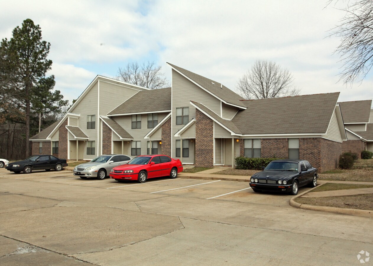 Photo - Red Oaks Apartments