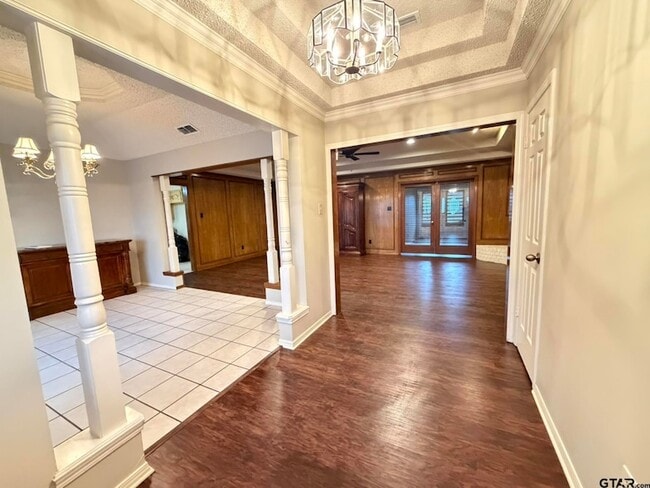 Photo - 2304 Deanna Ave